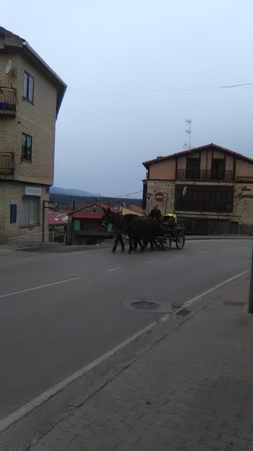 El Albergue Covaleda Bagian luar foto