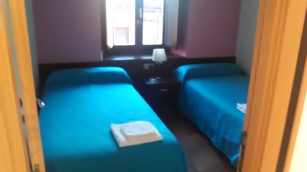 El Albergue Covaleda Bagian luar foto