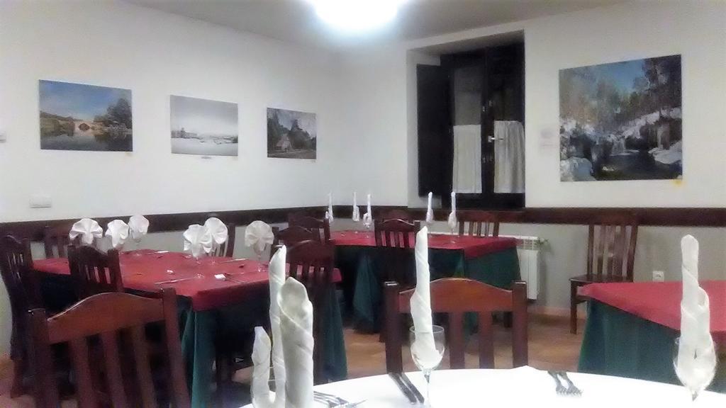 El Albergue Covaleda Bagian luar foto