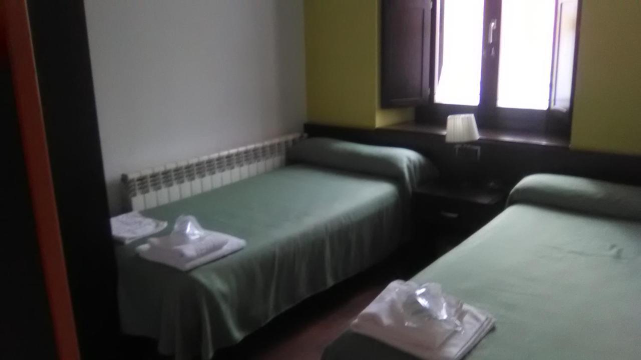 El Albergue Covaleda Bagian luar foto